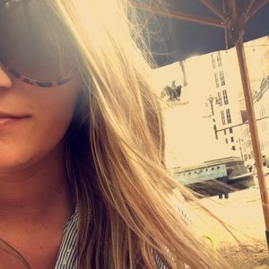 Meet your Posher, Ashley